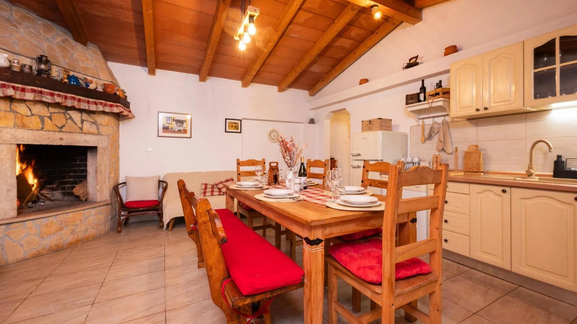 2 Bedroom Nice Home In Jadreški Nyaraló
