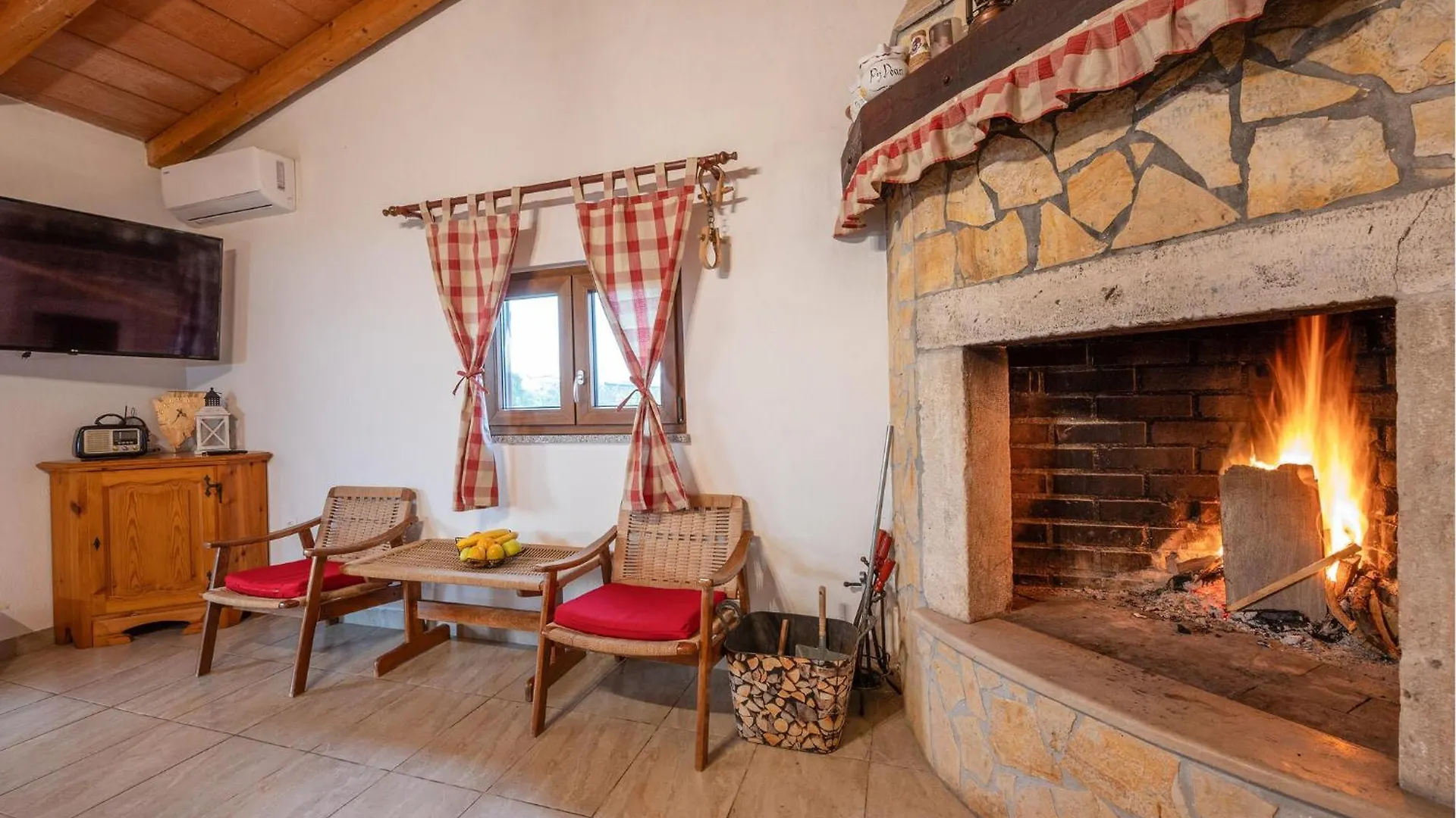 2 Bedroom Nice Home In Jadreški