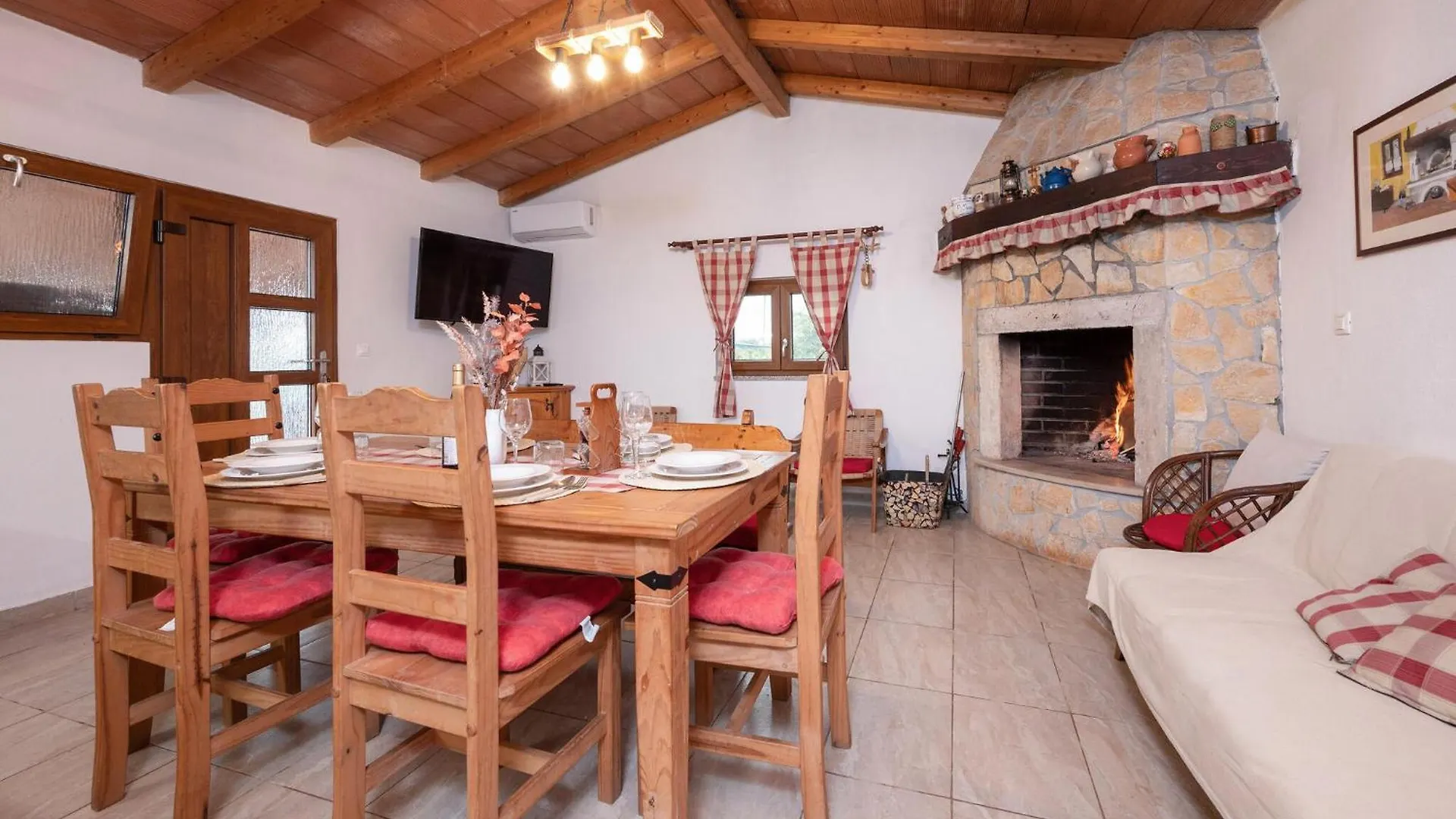 2 Bedroom Nice Home In Jadreški